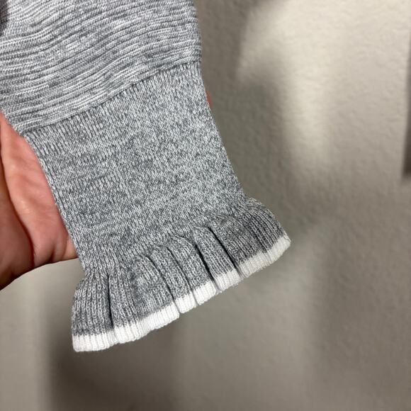 Leo & Sage Womens Size Small Ruffle V Neck Sweater Top Gray Cotton Long Sleeves - Picture 4 of 9